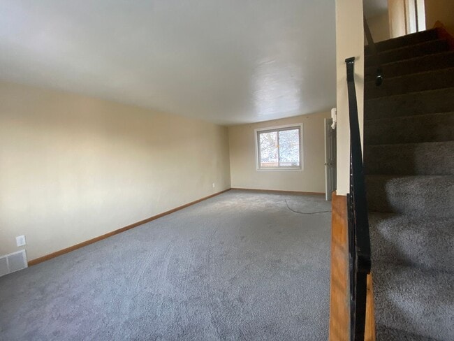 Building Photo - 3 Bedroom Home Available NOW!