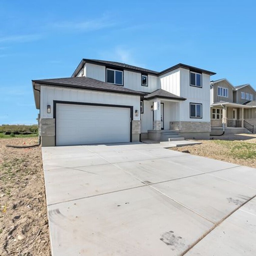 Foto principal - ALMOST NEW MODERN LEHI HOME 3 CAR GARAGE O...