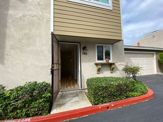 Building Photo - Bright and Spacious 2 Bed/1.5 Bath South O...