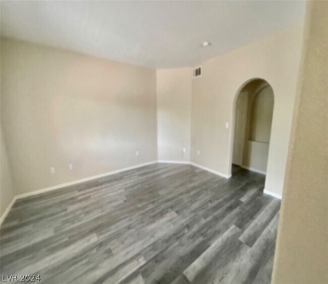 Foto del edificio - 424 Pine Haven St