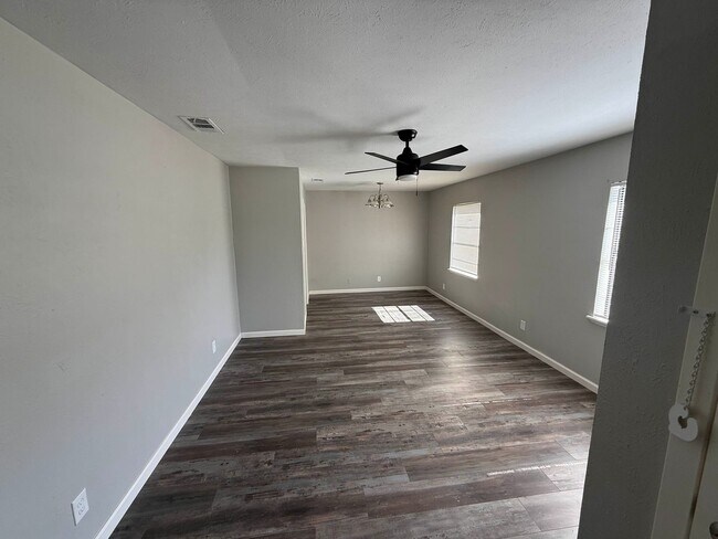 Foto del edificio - Beautiful 3 Bedroom House in Plano