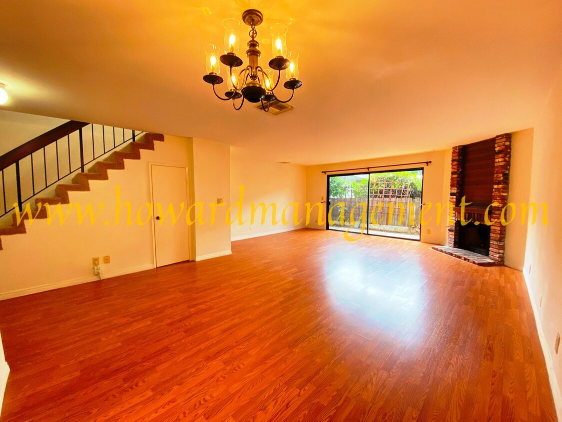 Foto principal - Large Townhouse with central A/C, patio, s...
