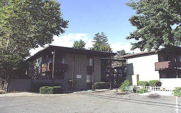 Primary Photo - Chateau Apartments