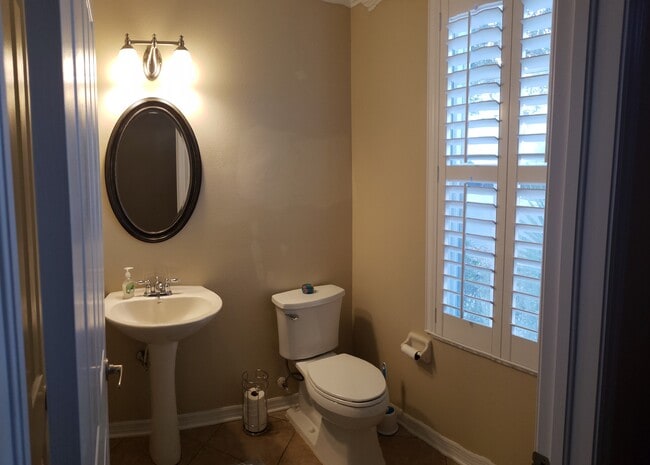 Half Bathroom - 11560 Fountainhead Dr