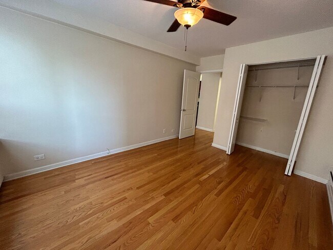 Foto del edificio - 4180 N Marine Dr