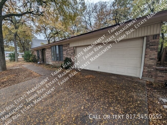 Building Photo - 2212 Lucas Dr