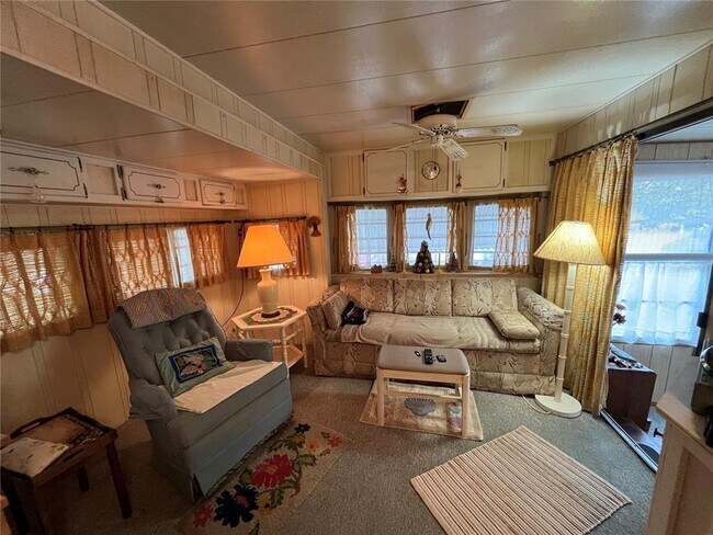 Foto del edificio - 16 Grey Fox Ln
