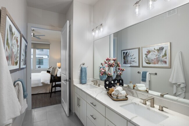 Foto del edificio - Luxury Living Near Downtown – Up to 2 Months Free!