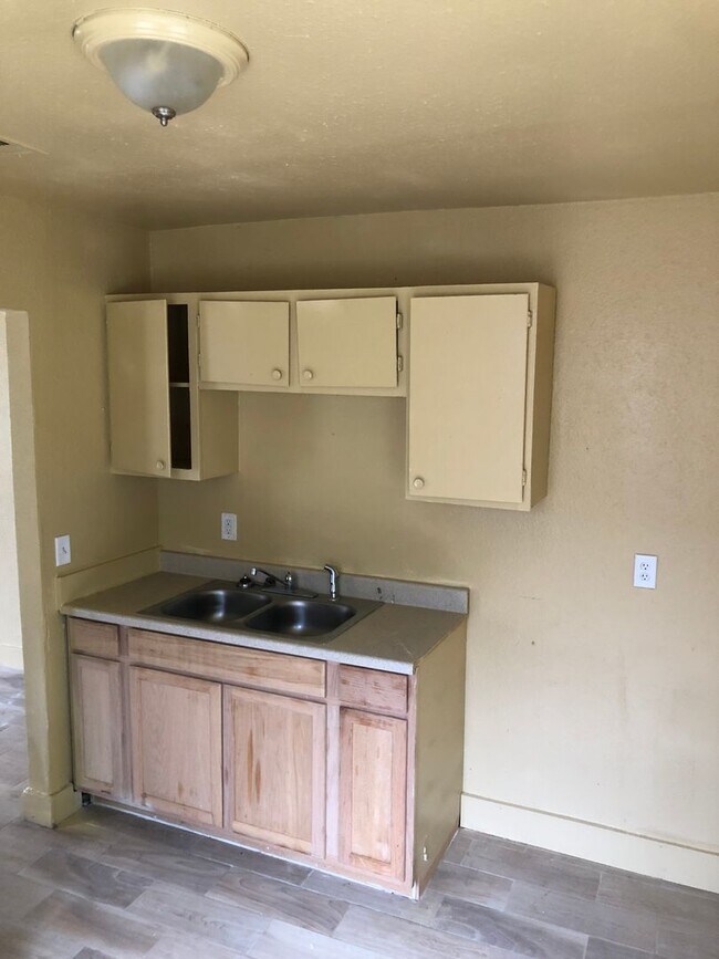 Foto del edificio - Large 4 Bedroom!