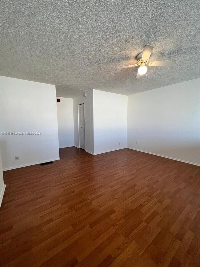 Foto del edificio - 17911 NW 68th Ave