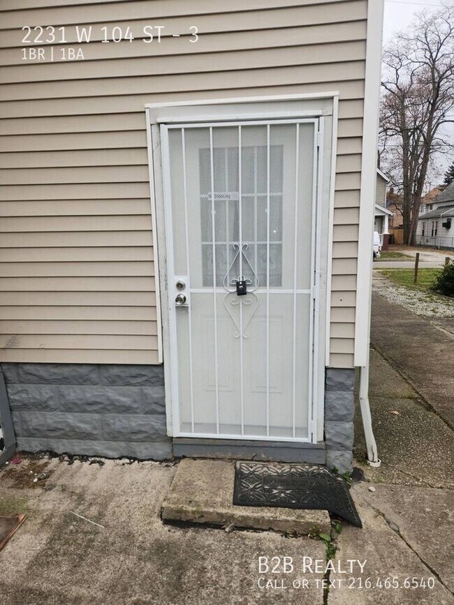 Building Photo - 2231 W 104th St