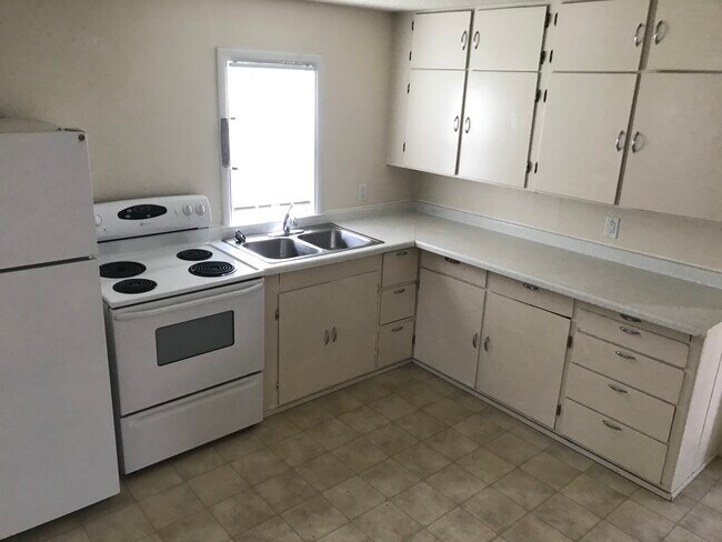 Bright kitchen - 801 29th St NW