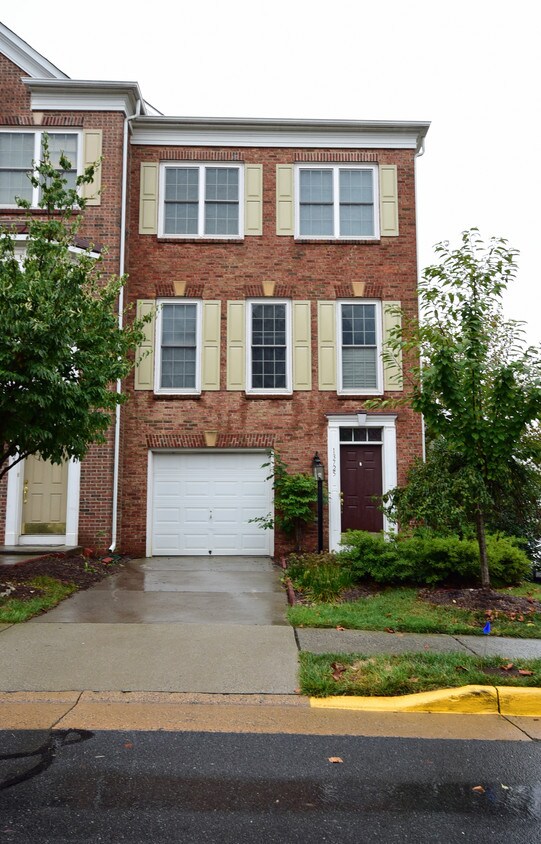 13725 Maple Sugar Ln, Herndon, VA 20171 Townhouse for