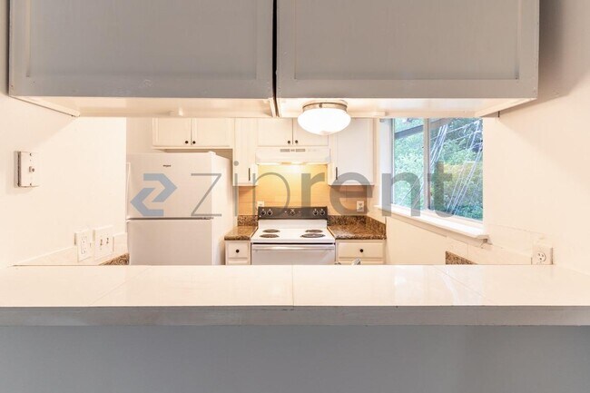 Building Photo - Unit C