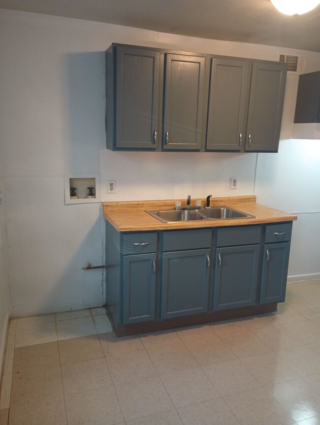 Building Photo - Progress only with work