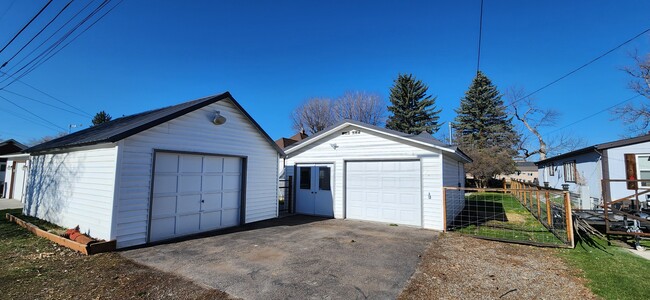 Foto del edificio - 207 First Ave E