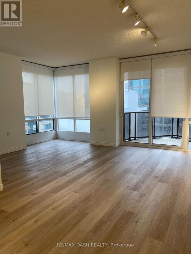 Photo du bâtiment - 85 Bloor St E