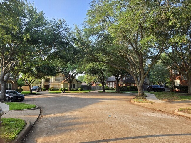 Foto del edificio - 1611 Monvale Ln