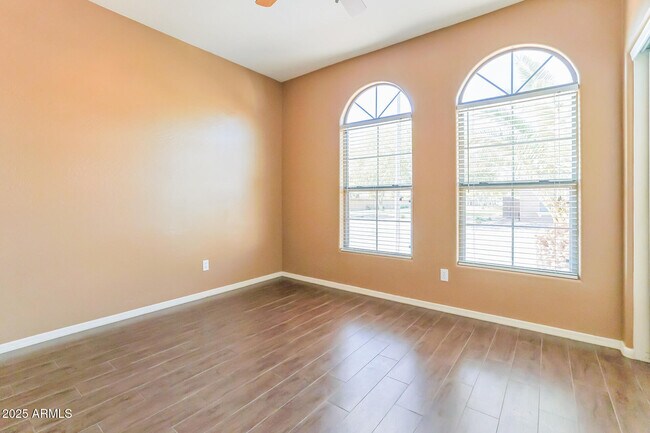 Foto del edificio - 1554 E Prickly Pear Pl