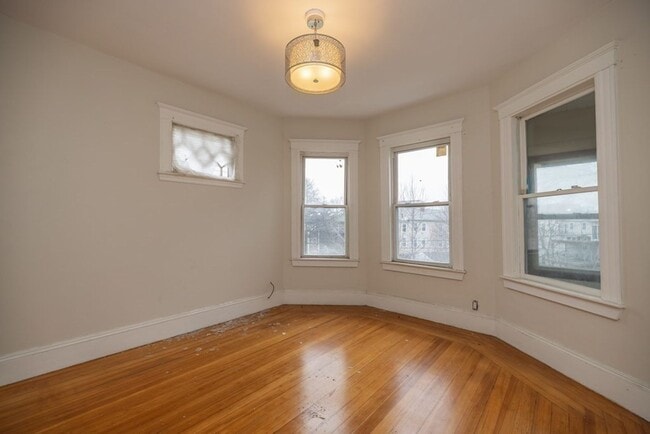 Photo - Great 4 Bed Available 9/1/26 House