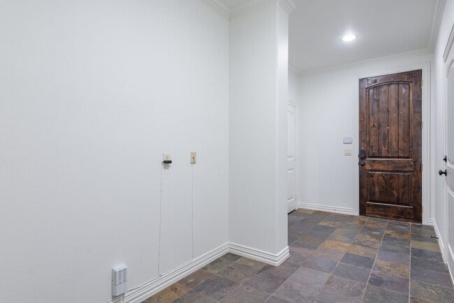 Building Photo - Beautiful Tuscan feel Condo Lower Greenville area