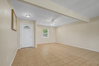 Building Photo - 827 Pickney Ave