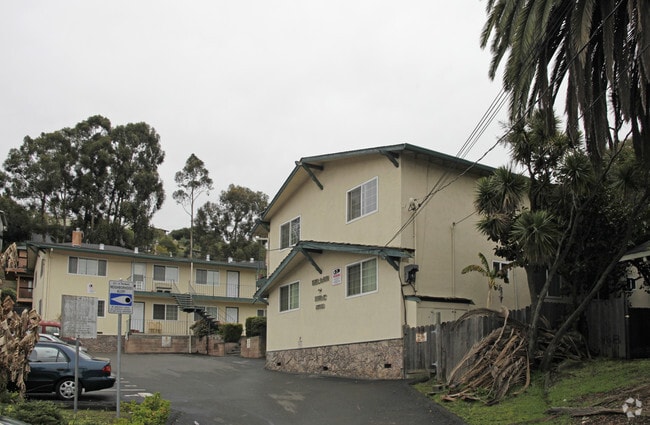Building Photo - Del Mar Apartments