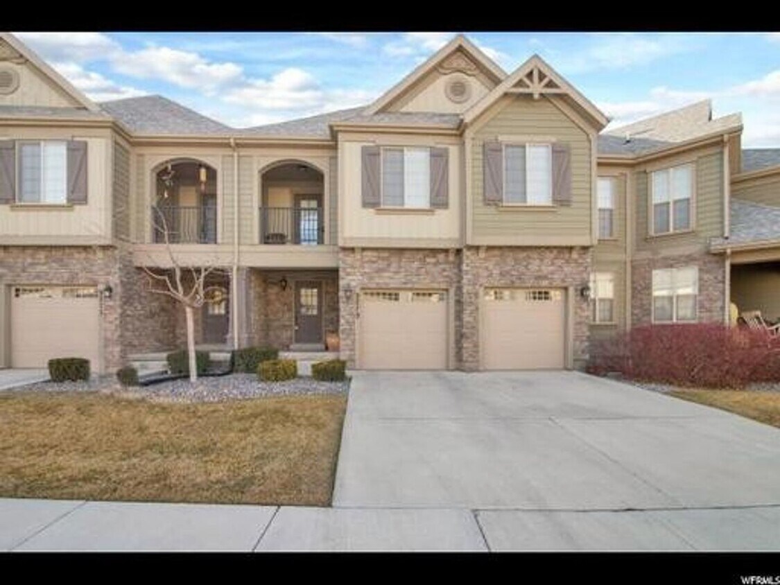 Primary Photo - A PERFECT TOWNHOME IN EAGLE MOUNTAIN