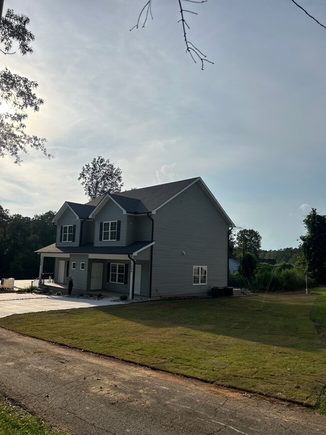 Building Photo - 125 Scout Cir