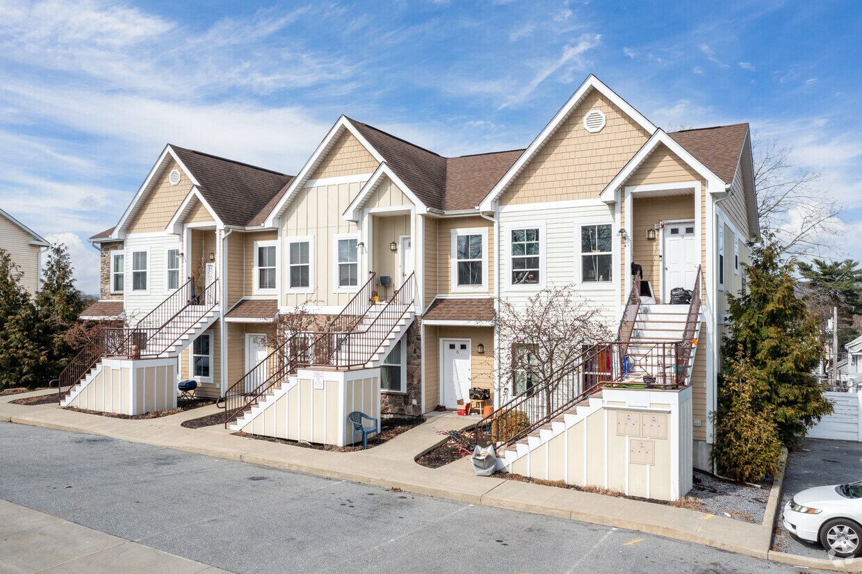 Primary Photo - 16 Knolls Blvd