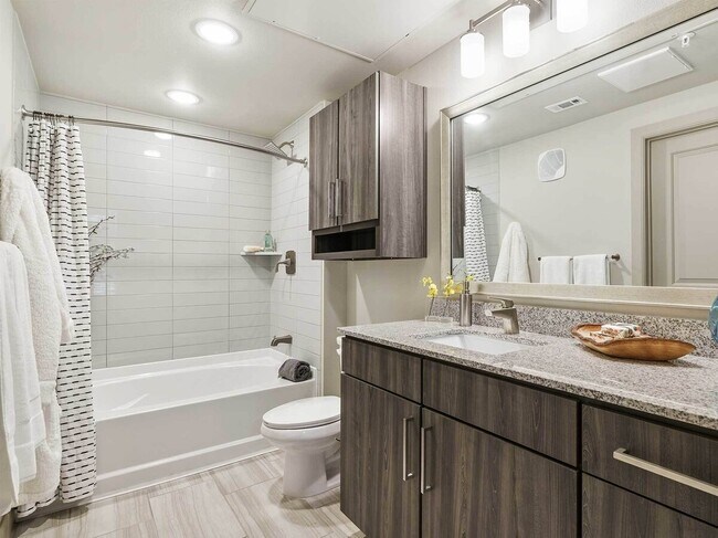 Foto del edificio - $1,000 Off Your Dream Apartment!