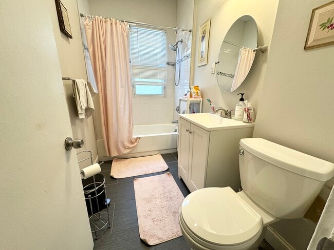 Building Photo - 10 Wave Ave