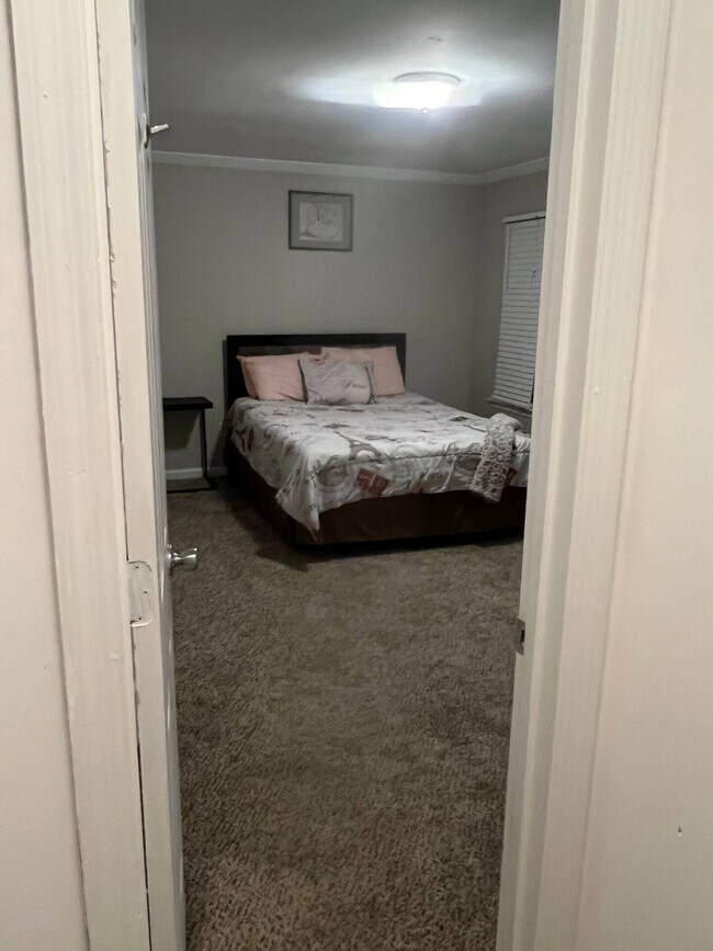 Building Photo - 1660 Cedar Bluff Way