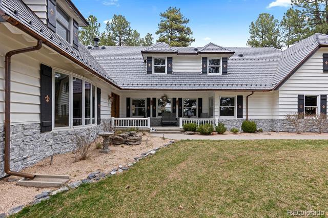 Foto principal - 689 Red Deer Rd