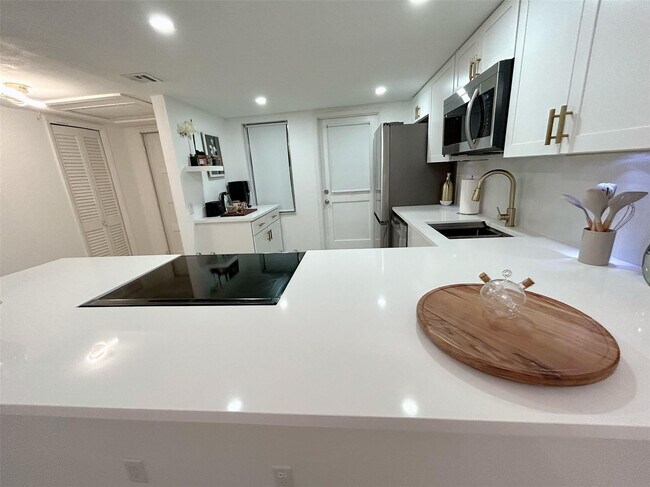 Foto del edificio - 3000 N Palm Aire Dr