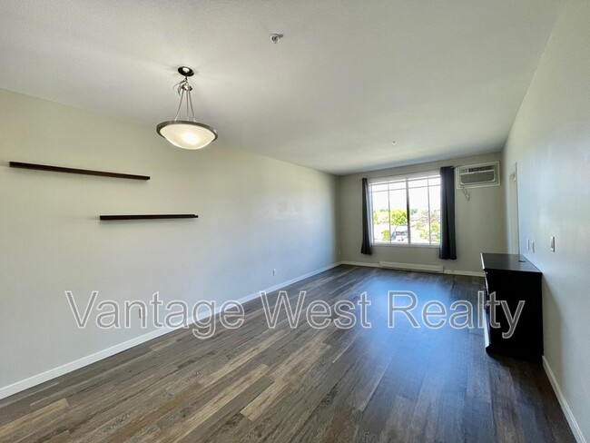 Building Photo - 3731-3731 Casorso Rd