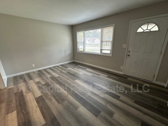 Foto del edificio - 319 Joy Dr