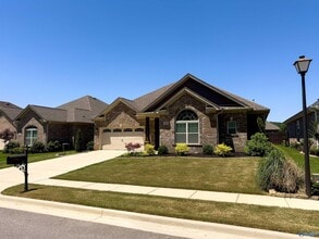 Building Photo - 106 Summer Walk Ln