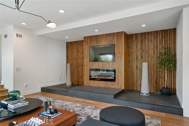 Building Photo - 9029 St Ives Dr