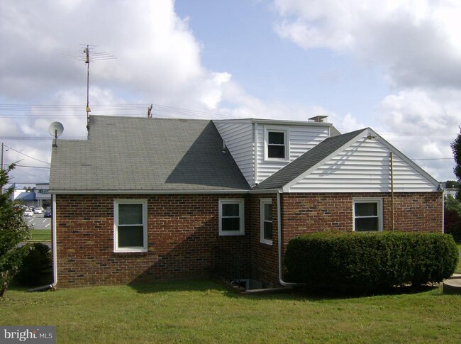 Building Photo - 312 S Tollgate Rd