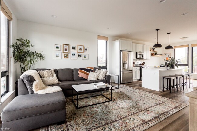 Building Photo - 2 br, 2.5 bath Townhome - 2301 Trumbull St