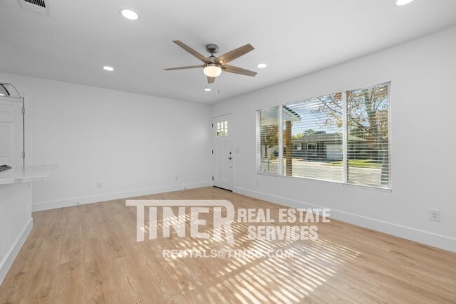 Building Photo - Absolutely Gorgeous 2 Bedroom Home