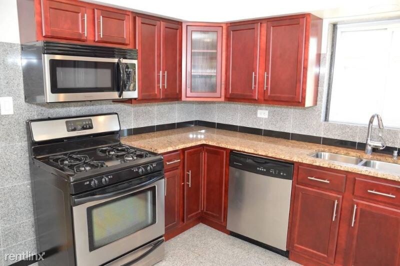 Primary Photo - 2 br, 1 bath Apartment - 5955 W Eddy St