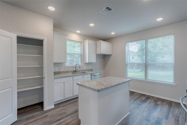 Foto del edificio - 405 Mohawk Dr