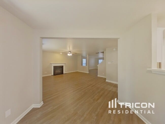 Building Photo - 1332 Waterlily Lane