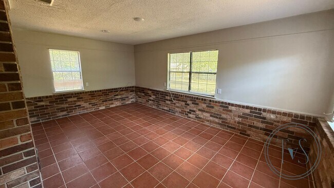 Foto del edificio - RATE DROP ALERT! (was $2000/month)
