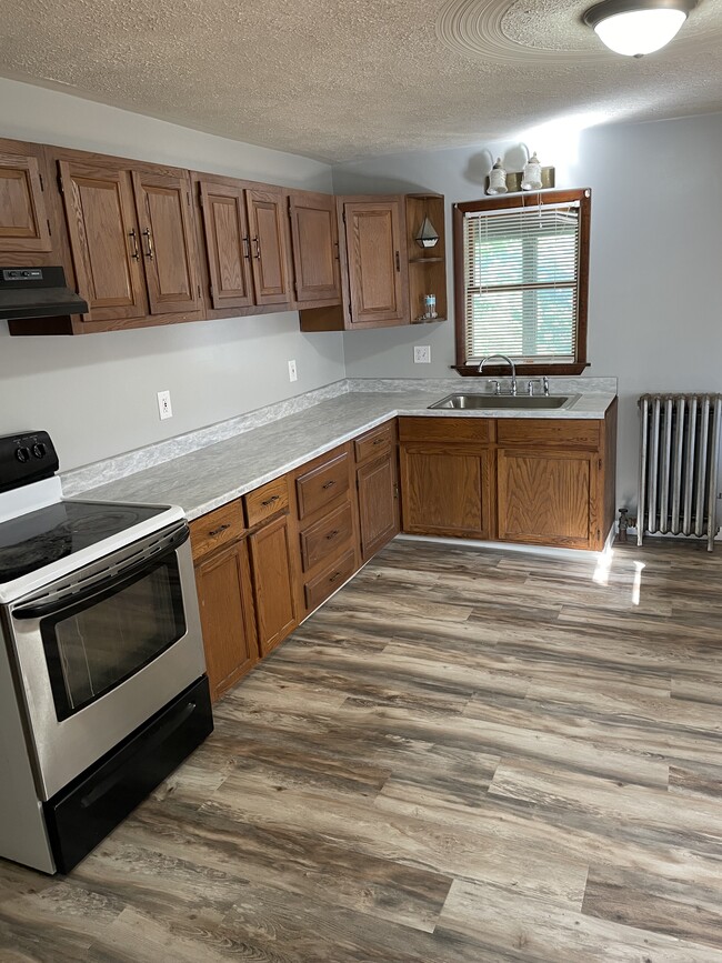 Building Photo - 1705 Tripp Ave