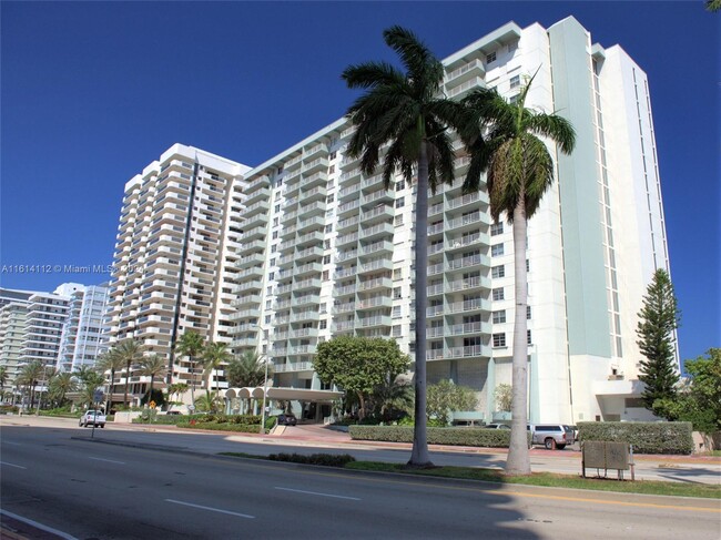 Foto del edificio - 5701 Collins Ave