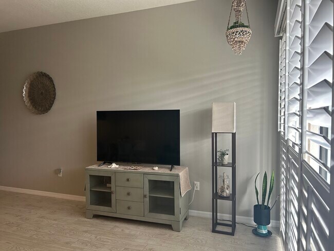 Foto del edificio - 4067 Overture Cir