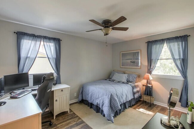 Foto del edificio - 444 Foothill Dr